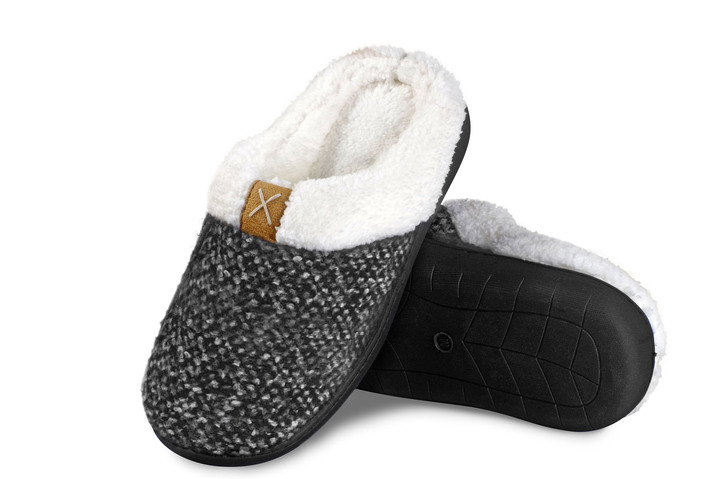 - Slippers met superzachte fleecevoering, in Größe 001 bis 005, in Farbe ZWART Ansicht 1