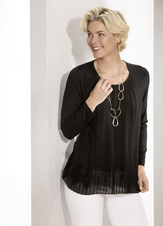 Zwart overhemd met geplooide chiffonrand