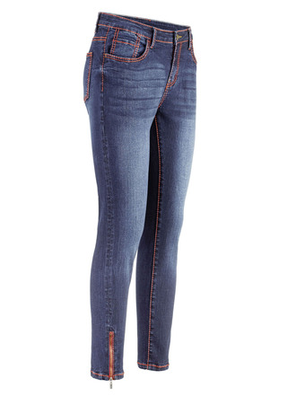 Jeans met terrakleurige contrasterende stiksels
