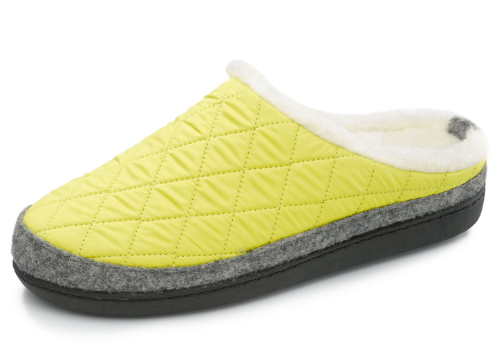 Huisschoenen - Slippers gemaakt van gewatteerd textielmateriaal, in Größe 036 bis 042, in Farbe GEEL Ansicht 1