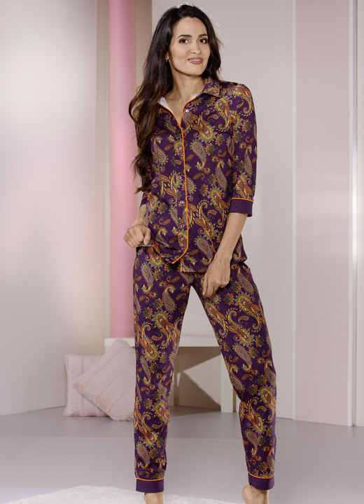Pyjama's & shorties - Laurina pyjama met doorlopende knoopsluiting, in Größe 036 bis 054, in Farbe PRUIM-MULTICOLOR