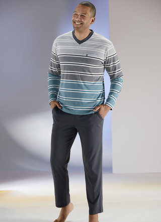 Hajo ademende comfort pyjama met V-hals en in het garen geverfd streepdesign