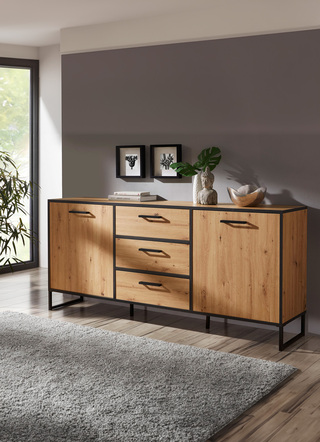 Trendy dressoir in knoestig eikendecor