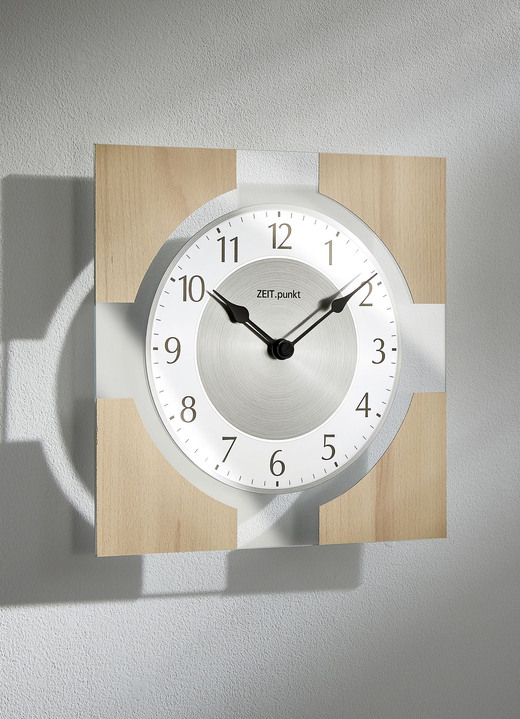 - Wandklok van massief hout, in Farbe KERNBEUKEN