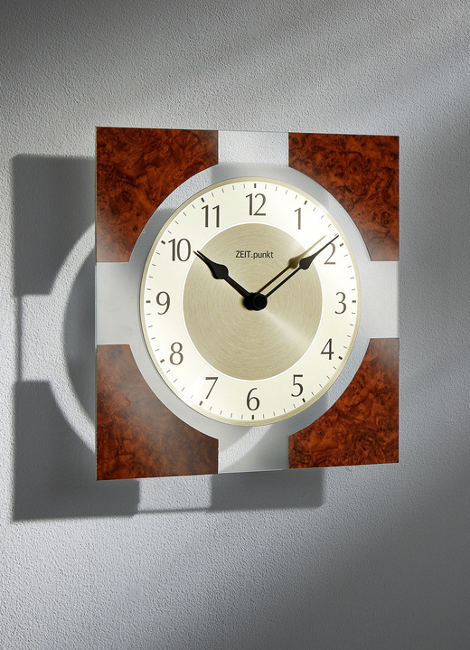 - Wandklok van massief hout, in Farbe NOTENBOOM