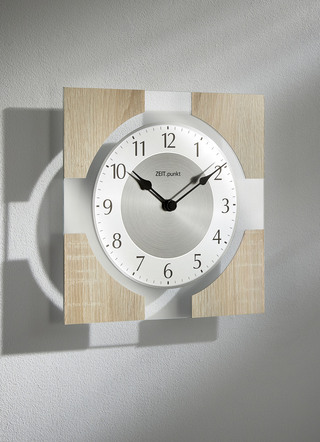 Wandklok van massief hout