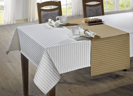 Fijne tafel- en kamerdecoratie met een glanzend gestreept dessin