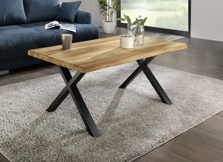 Moderne salontafel met rustieke boomrand