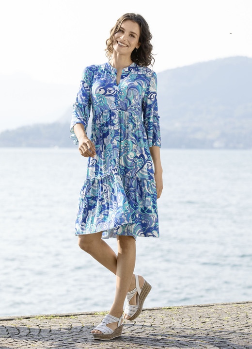 - Zomerse jurk in een comfortabel slip-on-model, in Größe 036 bis 052, in Farbe 022 BLAUW-TURQUOISE-WIT