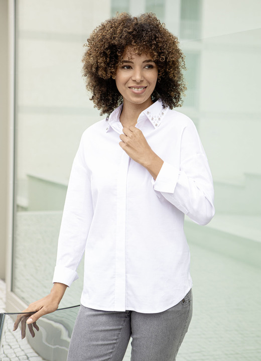 Damesmode - Blouse met parelversiering, in Größe 038 bis 054, in Farbe WIT