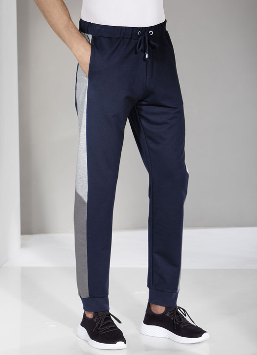 Vrijetijdbroeken - Casual broek in 3 kleuren Vrijetijdbroeken - Casual broek in 3 kleuren, in Größe 024 bis 062, in Farbe MARINE