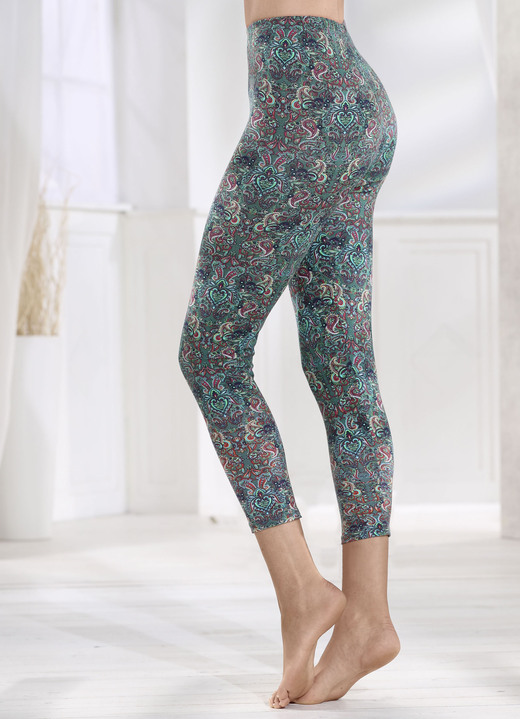 - Set van twee leggings in 7/8-lengte, in Größe 038 bis 050, in Farbe 1 X GROENE EN KLEURRIJKE OPDRUK, 1 X ZWART Ansicht 1