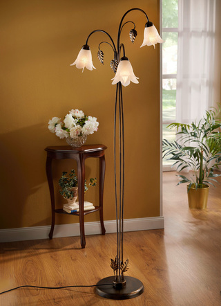 Vloerlamp van metaal met decoratieve accessoires