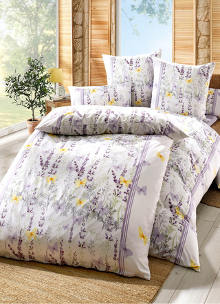 Beddengoedset met kleurrijke lavendelweide