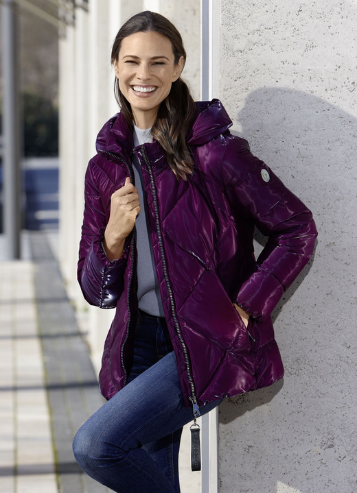 Damesmode - Functionele jas met afneembare capuchon, in Größe 034 bis 050, in Farbe MAGENTA Ansicht 1