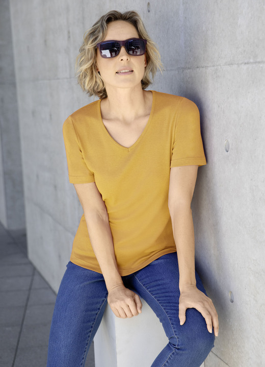 Korte mouw - Shirt met hoog draagcomfort in 8 kleuren Korte mouw - Shirt met hoog draagcomfort in 8 kleuren, in Größe 034 bis 052, in Farbe HONINGKLEUR