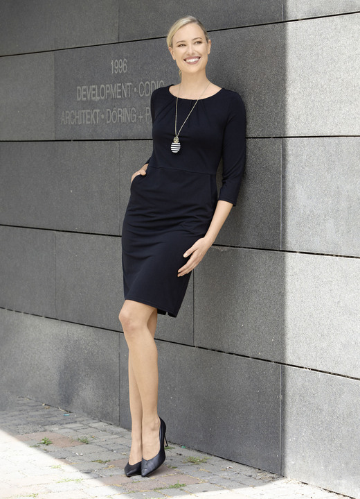 kleider - Kleid mit zwei Schubtaschen, in Größe 034 bis 050, in Farbe SCHWARZ
