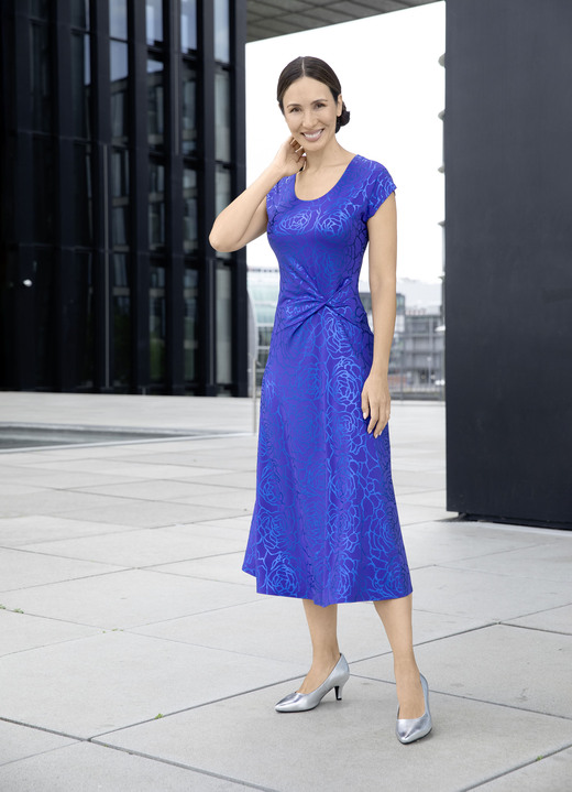 Avondmode - Jurk met een verfijnde knooplook Avondmode - Jurk met een verfijnde knooplook, in Größe 036 bis 054, in Farbe LILA-ROYALBLAU