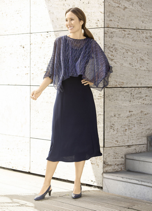 Avondmode - Kleid, 2tlg. mit abnehmbarem Ponchoüberwurf Avondmode - Jurk, 2 stuks. met afneembare ponchohoes, in Größe 036 bis 054, in Farbe NACHTBLAU