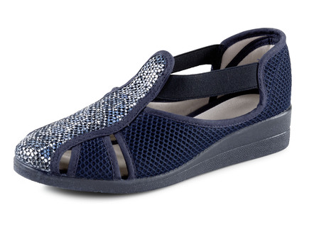 Slippers met luchtige openingen