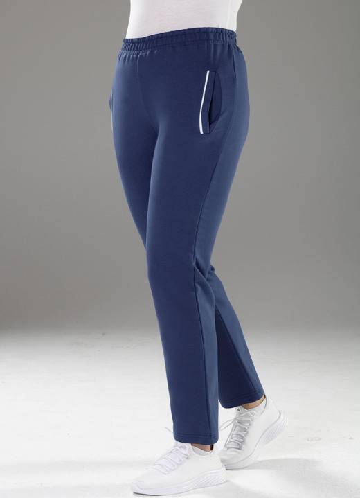 Vrijetijds pantalons - Casual broek in 3 kleuren Vrijetijds pantalons - Casual broek in 3 kleuren, in Größe 019 bis 052, in Farbe MIDDENBLAUW