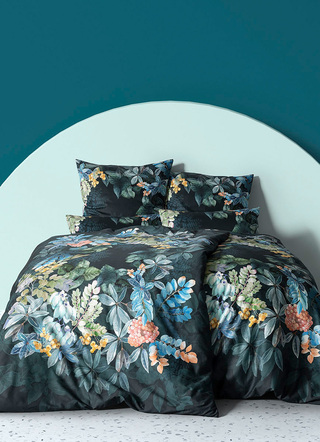 Beddengoedset met bloemmotief