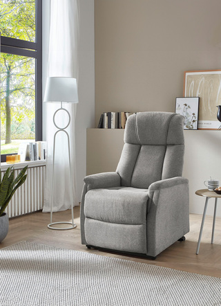Eersteklas tv-fauteuil met motor en opstahulp