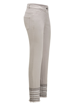 Broek met uitgebreid borduurwerk in etnische stijl