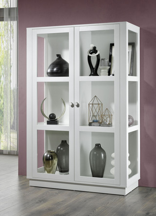 Vitrinekast met aluminium knoppen in goudlook