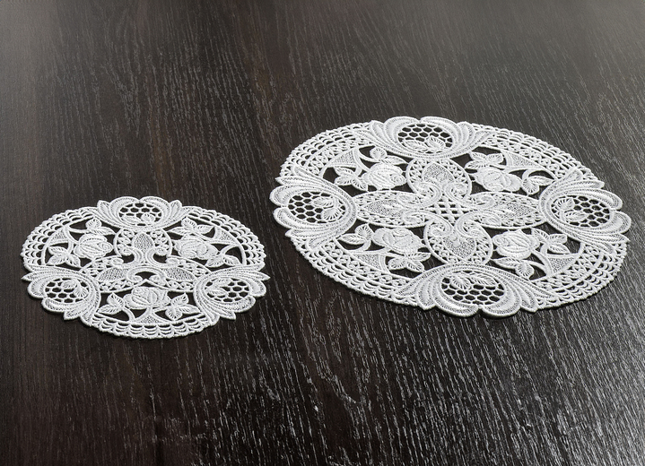 Tafellakens - Tafel- en kamerdecoratie van echt Plauenkant, in Größe 100 (rond kleedje – vol kant, ø 20 cm) bis 195 (loper ovaal met stoffen inzetstuk, 45/80 cm), in Farbe WIT Ansicht 1