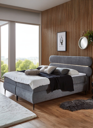 Boxspringbed met LED-verlichting.