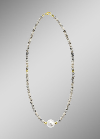 Ketting met parelglans en edelsteenglans