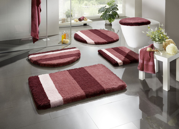 Kleine Wolke - Badkamerset van Kleine Wolke, in Größe 100 (Matje, halfrond 50/80 cm) bis 112 (Toiletdekselafdekking 47/50 cm), in Farbe BEERE Ansicht 1