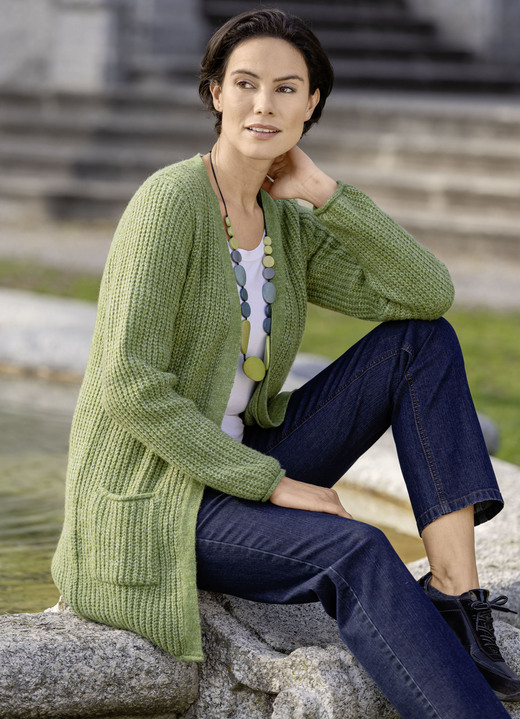 Basics - Lange cardigan met parelkwastje Basics - Lange cardigan met parelkwastje, in Größe L(44/46) bis XXL(52/54), in Farbe LIMETTE MELIERT