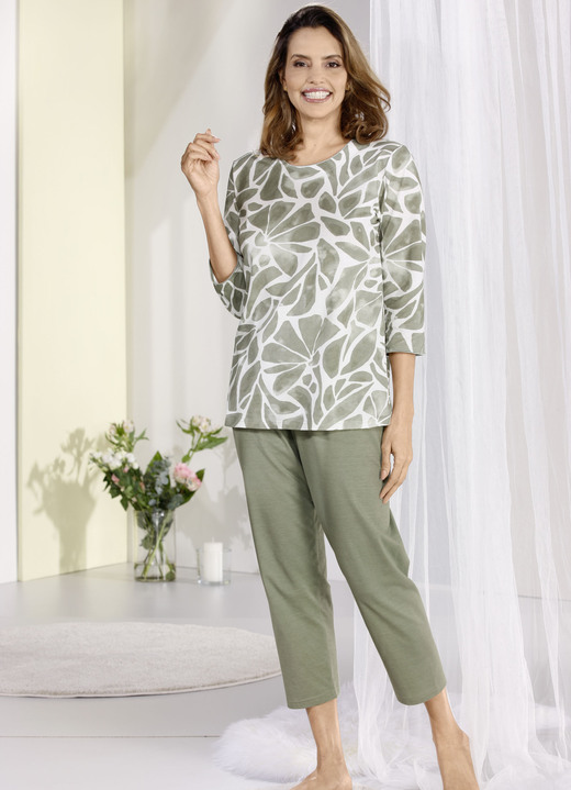 Pyjama's & shorties - Laurina pyjama met 3/4 mouwen en lange broek, in Größe 036 bis 052, in Farbe OLIJFWIT Ansicht 1