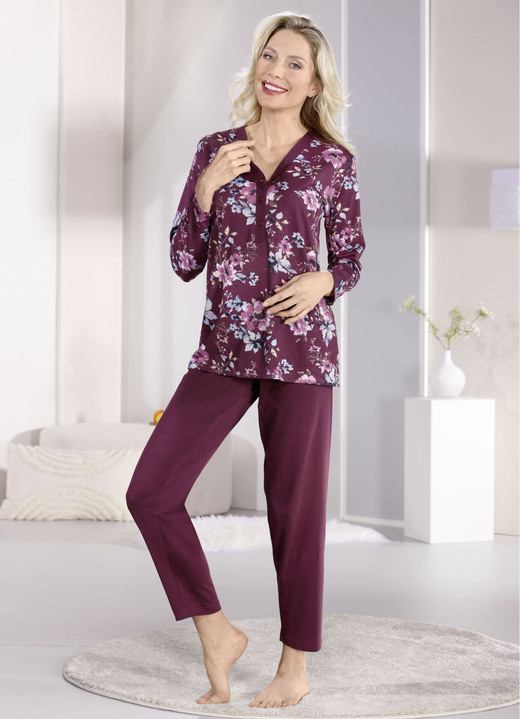 Pyjama's & shorties - Pyjama met paneel, knoopsluiting en lange mouwen, in Größe 036 bis 054, in Farbe BORDEAUX-BEERE-BUNT Ansicht 1