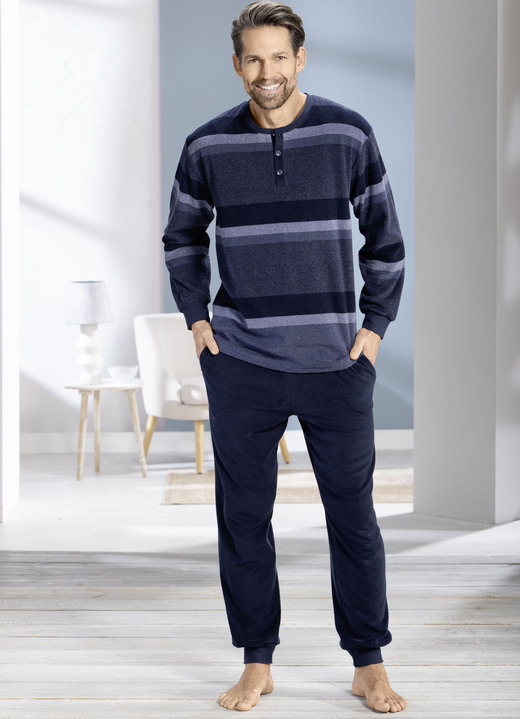 Pyjama's - Badstof pyjama met knoopsluiting, in Größe 046 bis 062, in Farbe JEANSBLAU-MARINE Ansicht 1