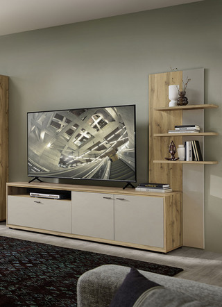 TV longboard met wandpaneel