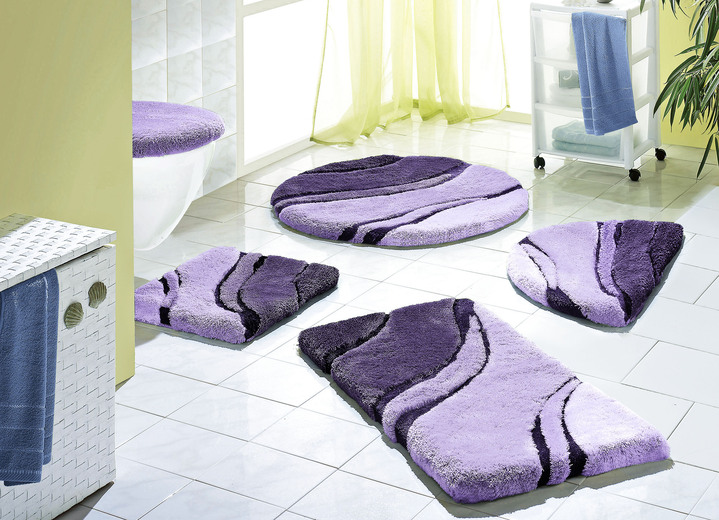 Kleine Wolke - Moderne badkamerset van Kleine Wolke, in Größe 100 (Matje, halfrond 50/80 cm) bis 112 (toiletdekseldeksel met koord, 47/50 cm)), in Farbe PAARS Ansicht 1