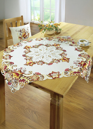 Tafel- en kamerdecoratie met herfstloof-motief