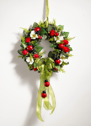 Muurkrans met rozen en lieveheersbeestjes