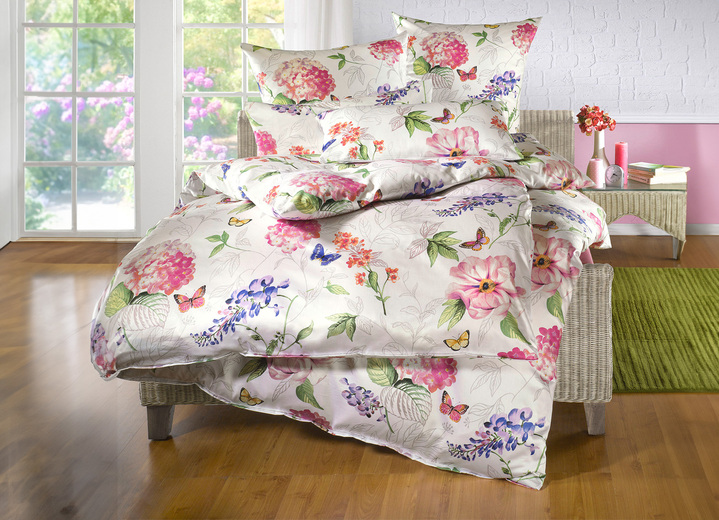 - Beddengoedset van 100% gemerceriseerd katoen, in Größe 112 (80 x 80 cm + 135 x 200 cm) bis 121 (40 x 80 cm, kussensloop), in Farbe WIT