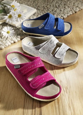 Modieuze pantoffel met klittenbandsluiting