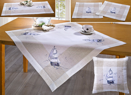 Kamerdecoratie geborduurd met scheepsmotieven