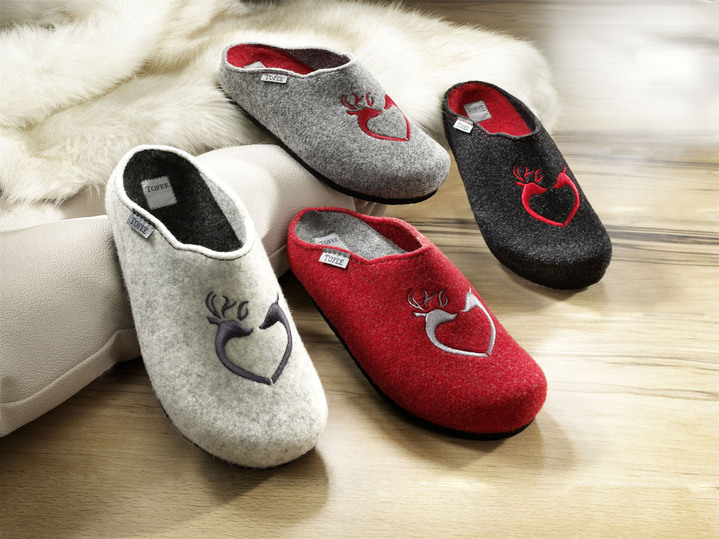 Huisschoenen - Slippers met rendierborduurwerk, in Größe 036 bis 042, in Farbe WIT Ansicht 1