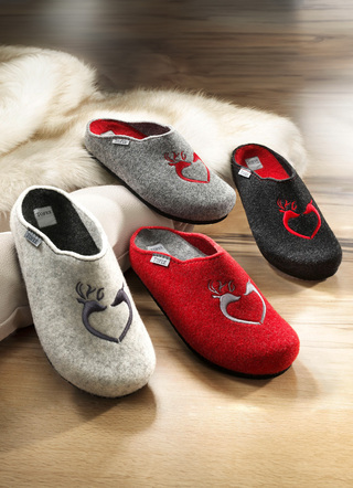 Slippers met rendierborduurwerk