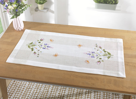 Tafel- en kamerdecoratie met gebloemd dessin