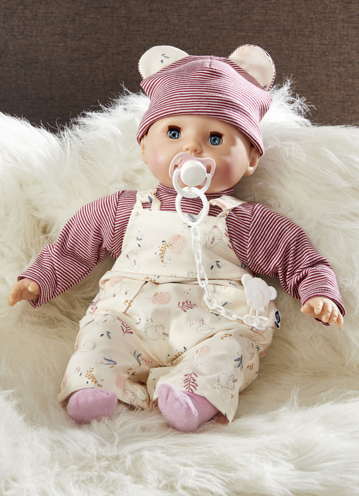 Poppen - Babypop Amy met een liefdevol babygezichtje, in Farbe CRÈME-BORDEAUX