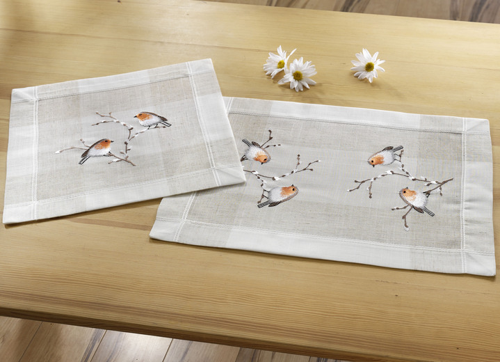 Tischdecken - Tisch- und Raumdekoration mit Rotkehlchen-Motiv, in Größe 102 (Läufer, 40x 85 cm) bis 404 (Kissenbezug, 40x 40 cm), in Farbe SEKT-BUNT Ansicht 1