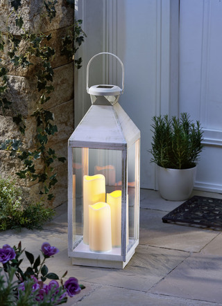 Grote lantaarn met 3 warmwitte LED-kaarsen